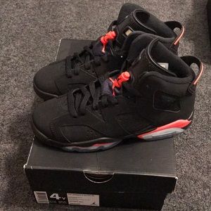 Jordan Retro 6 Black Infrared! Never worn!